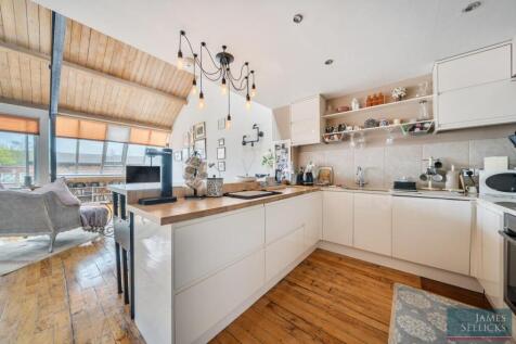 Open plan living/dining area & kitchen