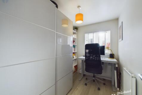 CAM03218G0-PR0448-STILL001