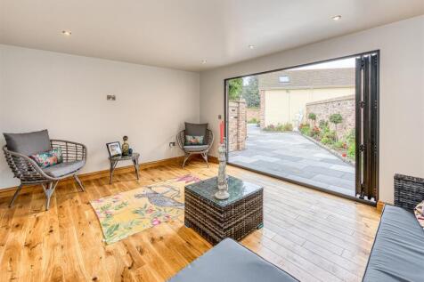 4 Mayfield Road-garden room2.jpg