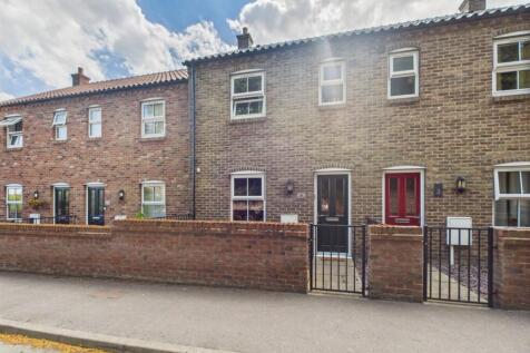 3 Bedroom Mid Terrace House - For Sale