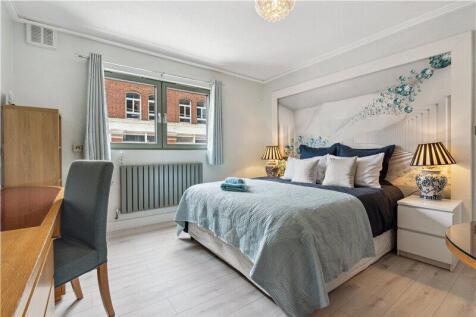 A stylish and well-proportioned studio apartment, located in the heard of West Chelsea.