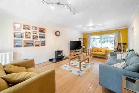 25 Bradden Road, Greens Norton (25).jpg