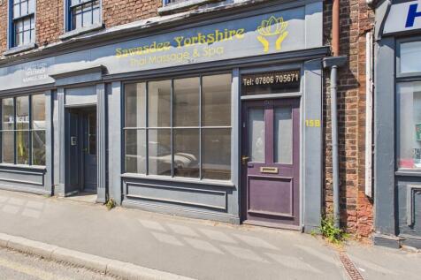 Shop to rent in selby