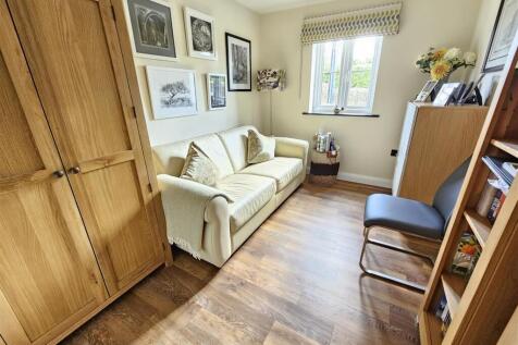 Snug-Bedroom 4.jpg