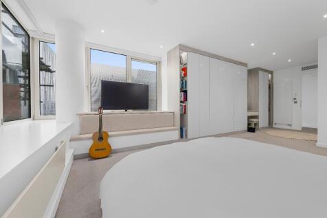 4 bed, 4 bath Apartment in Manchester - Photo 15