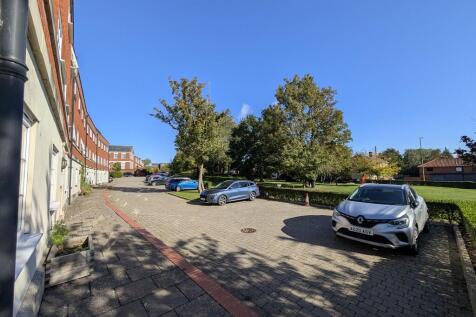 PXL_20251006_0956...