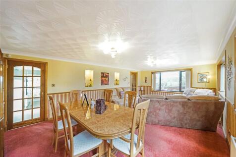 4 bed, 3 bath Detached in Cardiff - Photo 12