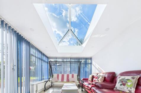 CAM01543G0-PR0159-STILL022