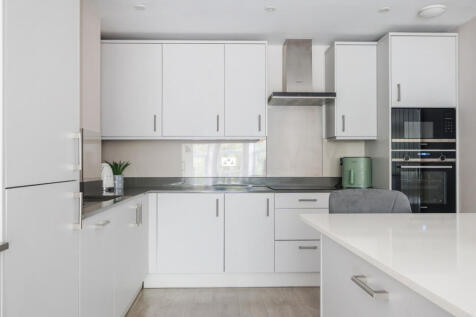 1374897-11-690b58...