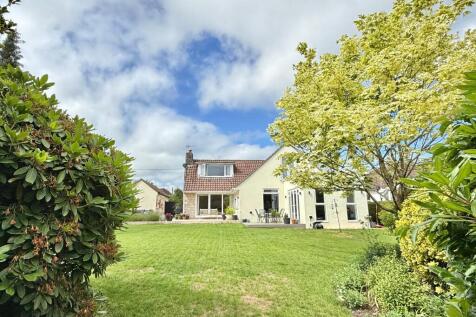 4 Bedroom Detached Chalet