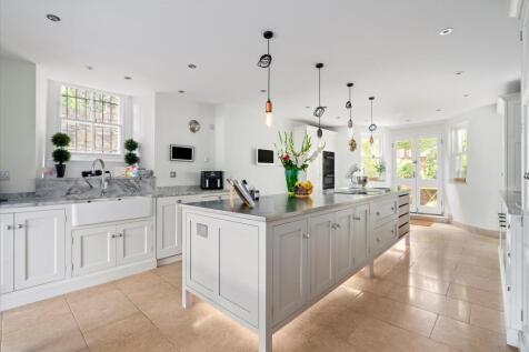 7 bed, 6 bath Detached in Bristol - Photo 5