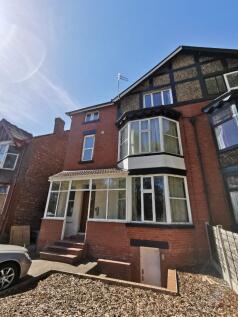 Top floor studio flat available in pleasant location overlooking Birchfields Park. Great access to the city centre.