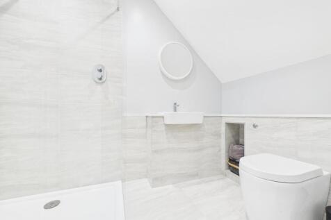 Bedroom 6 En-suite Bathroom