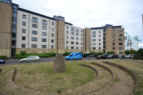 Desirable two double bedroom furnished property in popular area of Leith.
