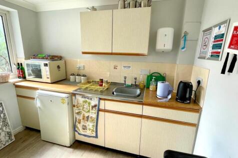 KITCHEN-TEA ROOM