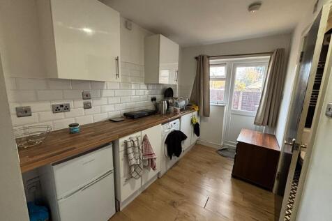 Studio available in South Woodford