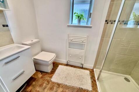 Shower Room/En suite