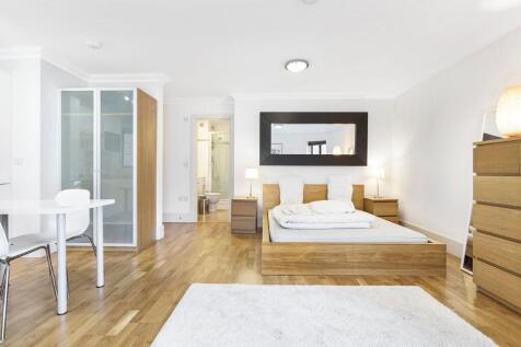A bright, spacious and well-proportioned studio flat within this modern block close to the beautiful local public gardens.