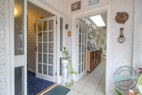 Porch way towards entrance hallways_