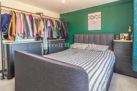 Bedroom 1 image 2