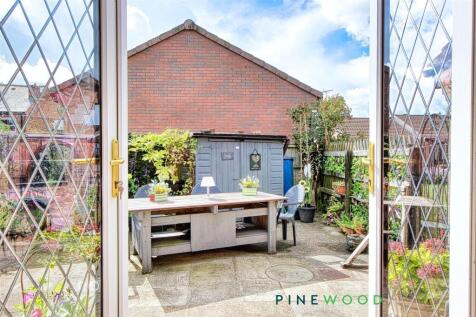 lounge to rear garden