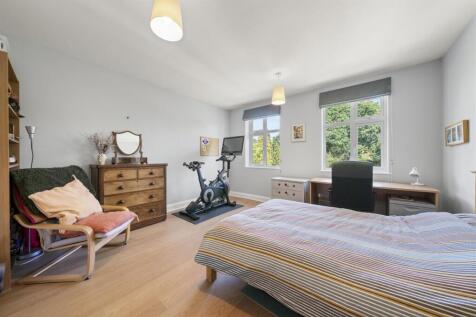 2 Meadow Road Claygate KT10-003.jpg