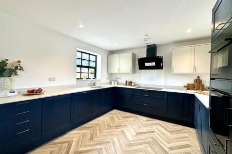 OPEN PLAN KITCHEN/DINING/FAMILY ROOM