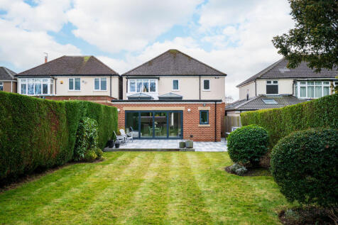 4 bed, 2 bath Detached in Sheffield - Photo 37