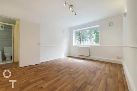 Completely refurbished one double bedroom flat with a shared garden. Comprising a brand new separate kitchen, double bedroom, separate reception and brand new bathroom. Located on the ground floor fac