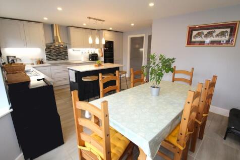 Kitchen diner - e...