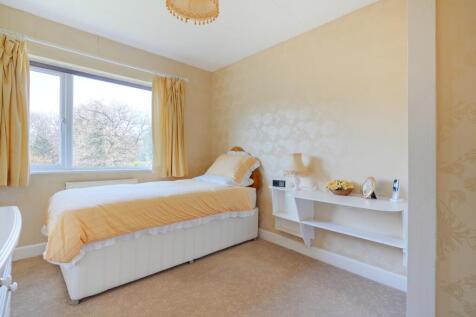 4 bed, 2 bath Detached in Sheffield - Photo 19