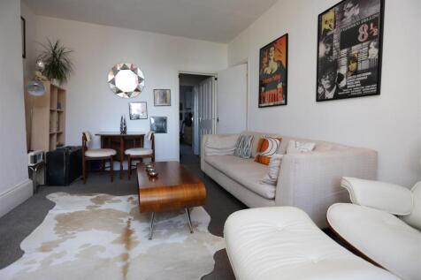 2, 37 Regency Square Living Room (1).JPG
