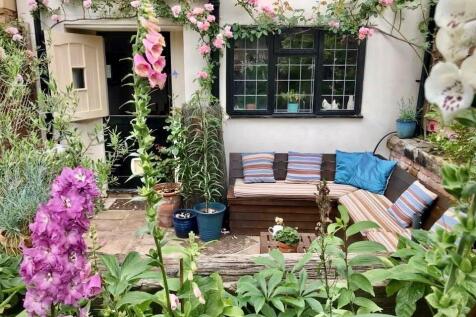 Patio & Seating Area