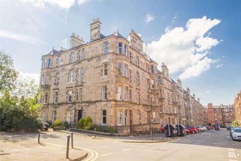 Conveniently located 3 double bedroom HMO compliant property situated in the Bruntsfield area of Edinburgh. Bruntsfield hosts an array of local bars, shops and eateries. The property is in close proxi