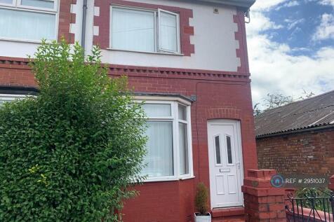 We are proud to offer this delightful end-terrace property for long-term rent. The property is located on a quiet residential road, at the end of Leicester St North Reddish. Within easy access t... **