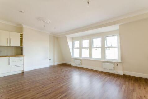 ZERO DEPOSIT AVAILABLE. LONG LET. Located on the Finchley High Road this excellent one bedroom flat has been refurbished to an excellent standard throughout and benefits from bright and spacious livin