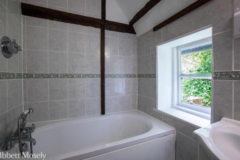 65 Bathroom.jpg