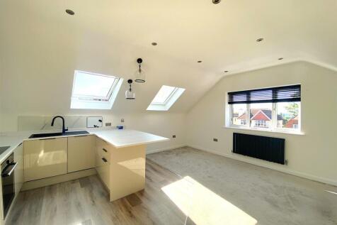 26 Collington Ave - Lounge1.jpg