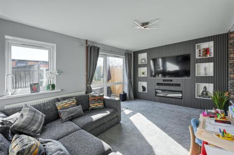 27 Alderton Drive-8.jpg
