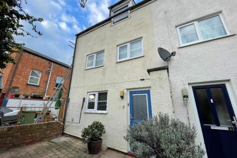 2 Bedroom Terraced in MK16 0EW