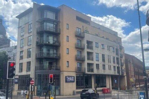 PRIME LS1 LOCATION, SPACIOUS PENTHOUSE SPLIT LEVEL, 2 BEDROOM, 3 BATHROOM APARTMENT, 3 BALCONIES, SECURE UNDERGROUND PARKING.