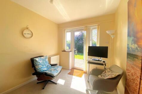 23 Tilgate Drive - Bed4.jpg
