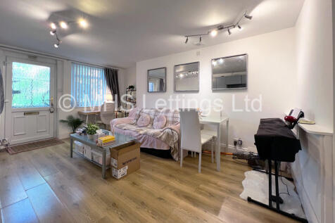 ** £849pcm ** Available 1st July! ** ** Fantastic, modern 1 Bed Flat located right next to Leeds University and a short walk to the City Centre! ** Perfect for Students or Professionals! Do not miss o