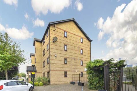 A bright one bedroom apartment on the ground floor of this quiet, residential development. This modern apartment has a separate kitchen, ample storage and residents parking.