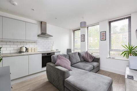 8 Manor Gardens-LR1.jpg