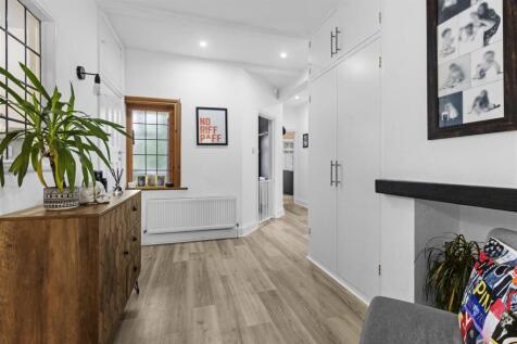 entrance hall #4.jpg