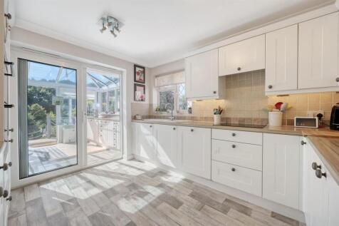 Modern Fitted Kitchen