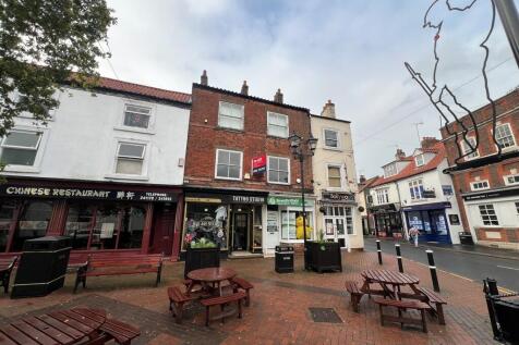 Retail Property (high street) to rent in driffield
