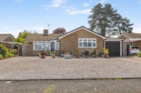 43 Leigh Grove, Banbury-3.jpg