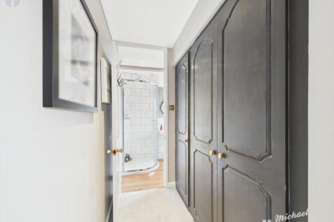 CAM03218G0-PR0606-STILL003